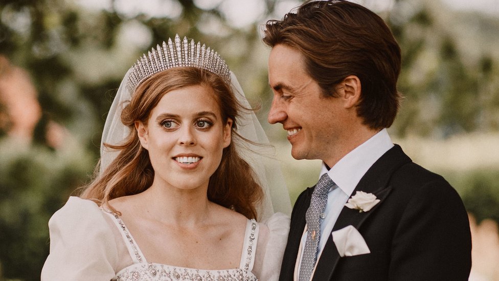 Princess Beatrice and Edoardo Mapelli Mozzi release wedding photos