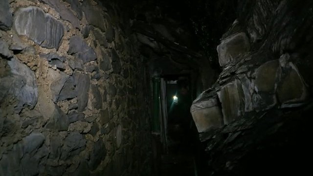 'Smuggler's tunnel' found leading to New Quay shop - BBC News