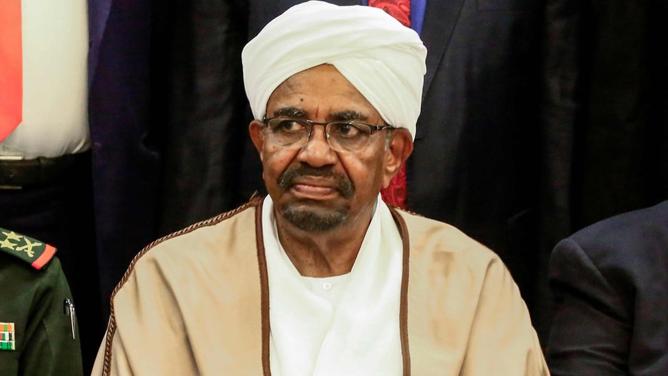Ömer el Beşir kimdir?: Sudan'ın darbeyle gelip darbeyle giden 30 yıllık devlet başkanı - BBC News Türkçe