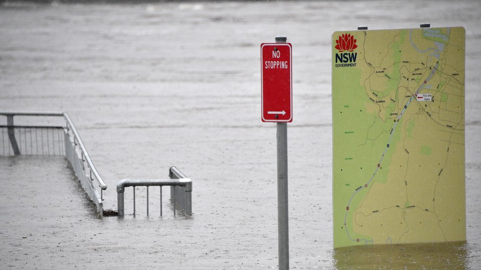 Papan tanda di taman banjir