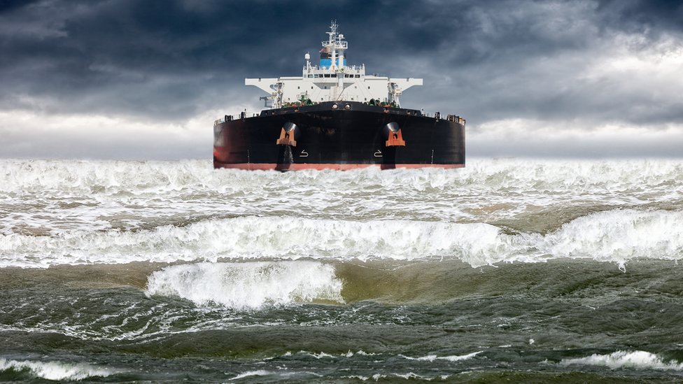 Sería bueno para los marineros poder predecir la ocurrencia de estas olas. Barco