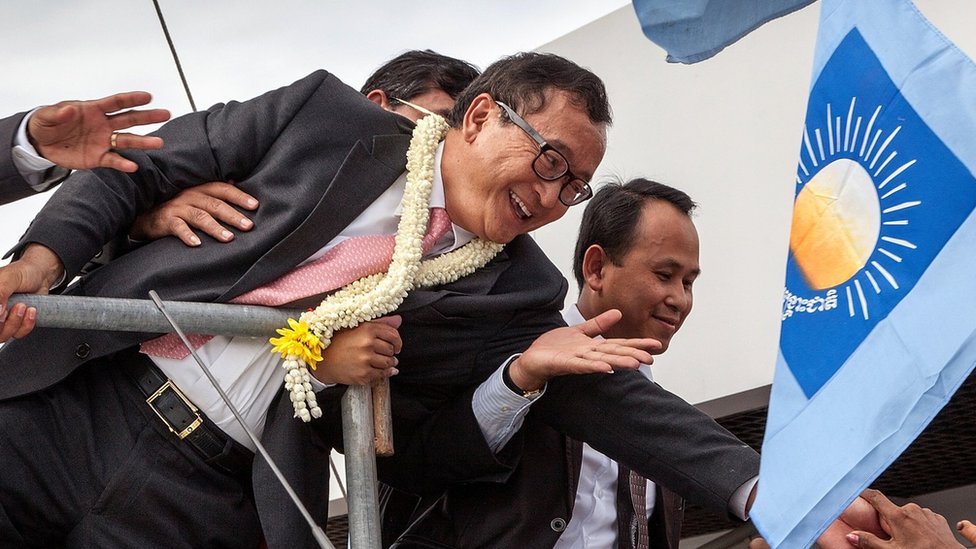 Cambodia opposition leader Sam Rainsy resigns - BBC News