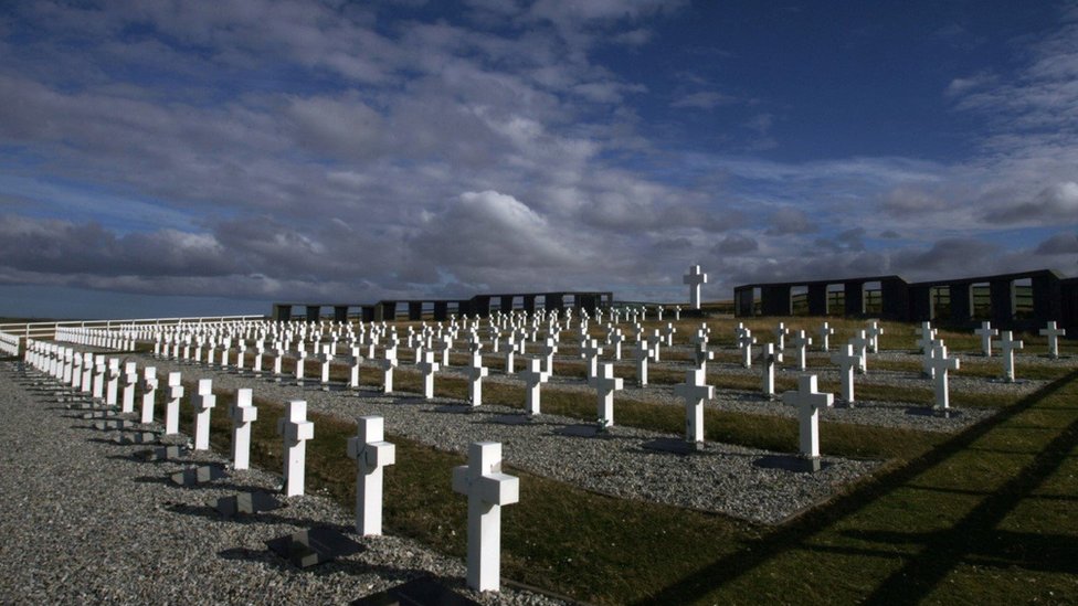 Cementerio de guerra en las Malvinas/Falklands.