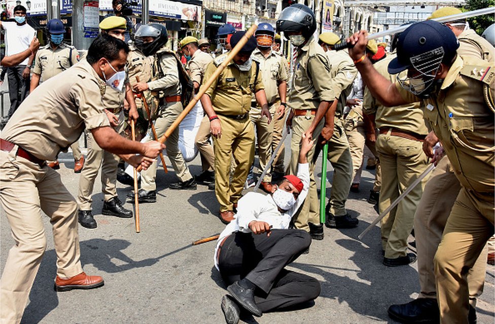 Polisi menyerang pemrotes di Uttar Pradesh