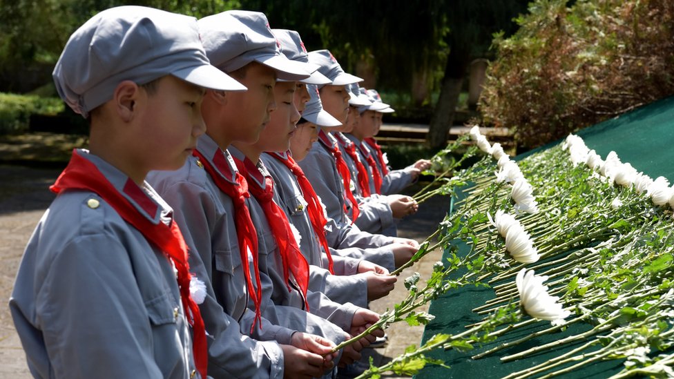 2018年4月3日，一群小學生身著紅軍服裝悼念革命烈士