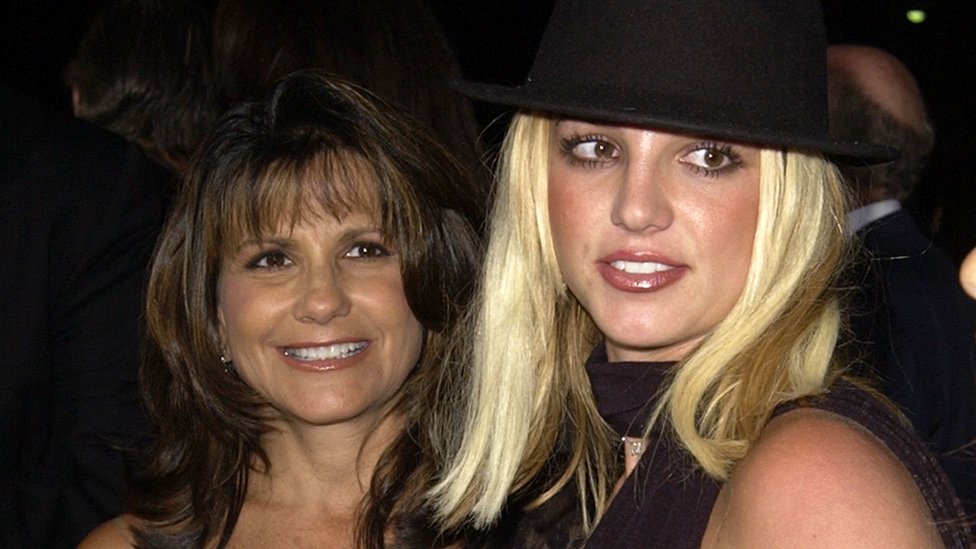 Britney Spears with her mother Lynne in 2002