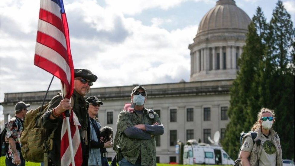 Протестующие в Вашингтоне проводят митинг против запрета оставаться дома (19.04.20)