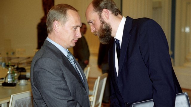 Pugachev hablando con Putin