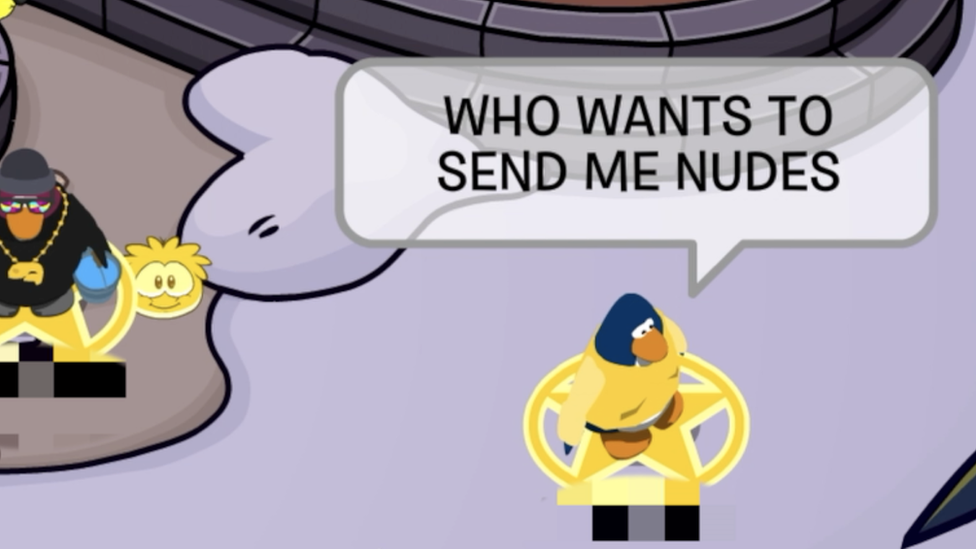 Un pingüino en un video juego pidiendo por "desnudos"