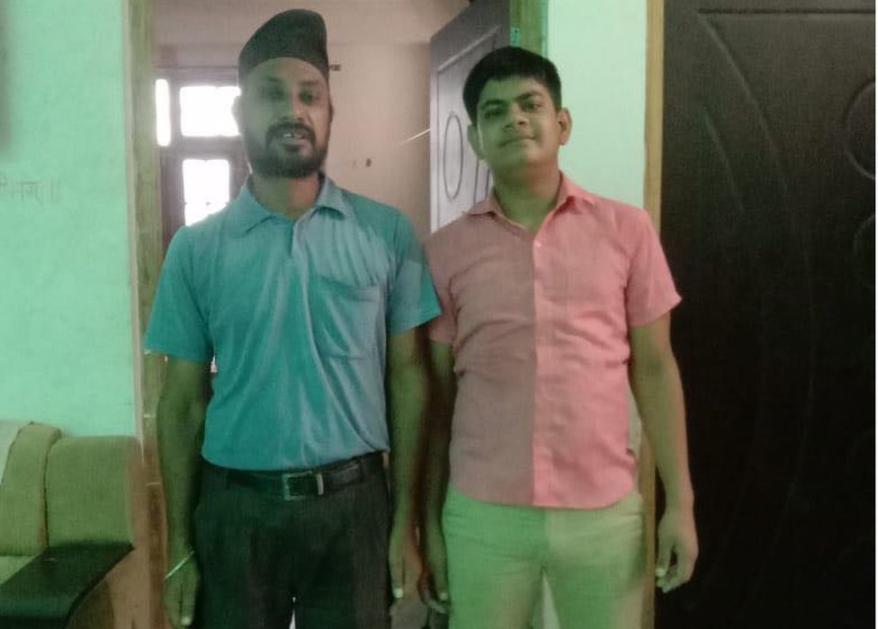 Sarbjeet Singh (sağda) babasıyla.