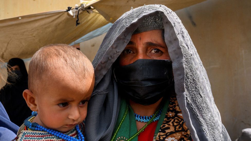 KandaharHelmand eyaletinde binlerce kişi evini terketmek zorunda kaldı
