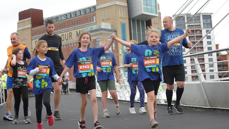 Бегуны, участвующие в Mini и Junior Great North Run