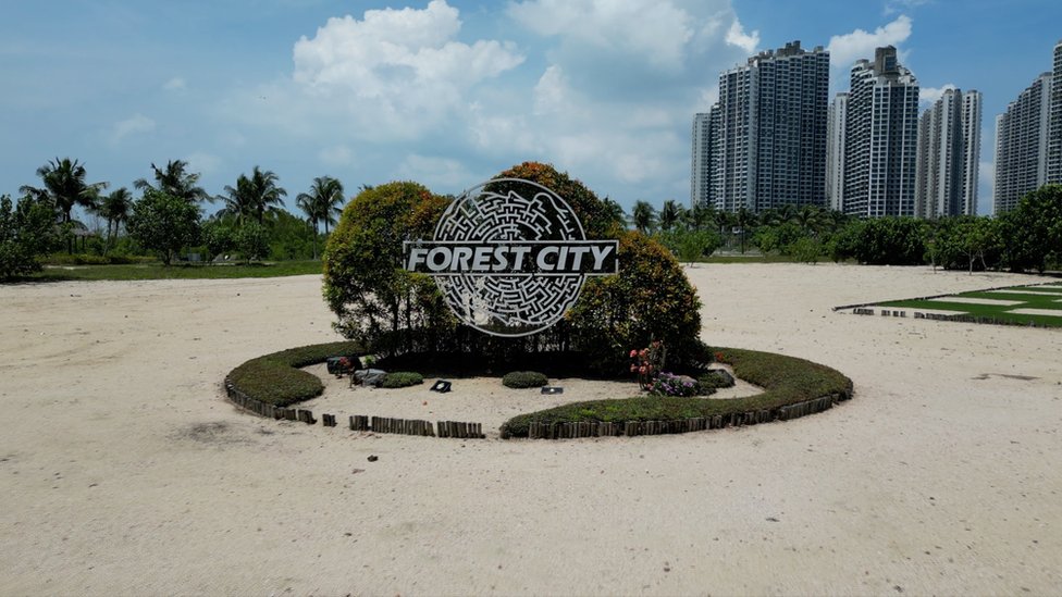 Sign to Forest City