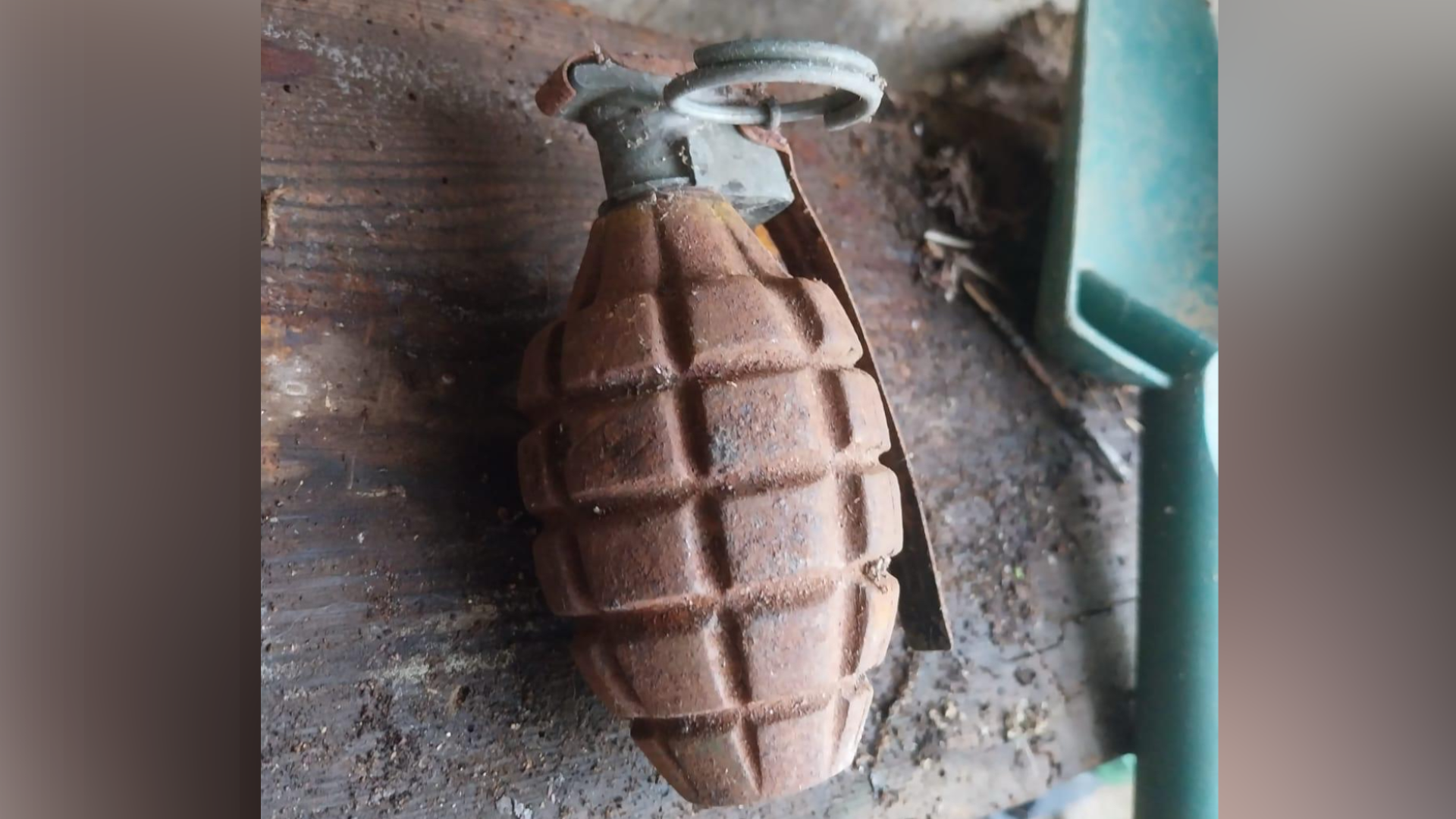 Gilles Sacksick、bolpot et grenade Man clearing his shed in Hellesdon finds grenade in a biscuit tin