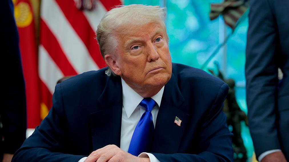 Donald Trump calls for 20,000 new officers to aid with deportations