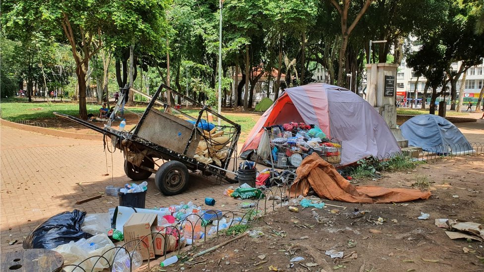 Barraca de pessoas em situação de rua na Praça da República, em São Paulo