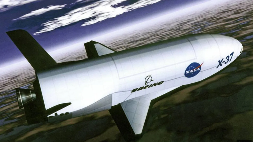 El Boeing X-37B podría servir como plataforma para poner en órbita pequeños satélites que podrían cumplir algunas de las funciones del U-2.