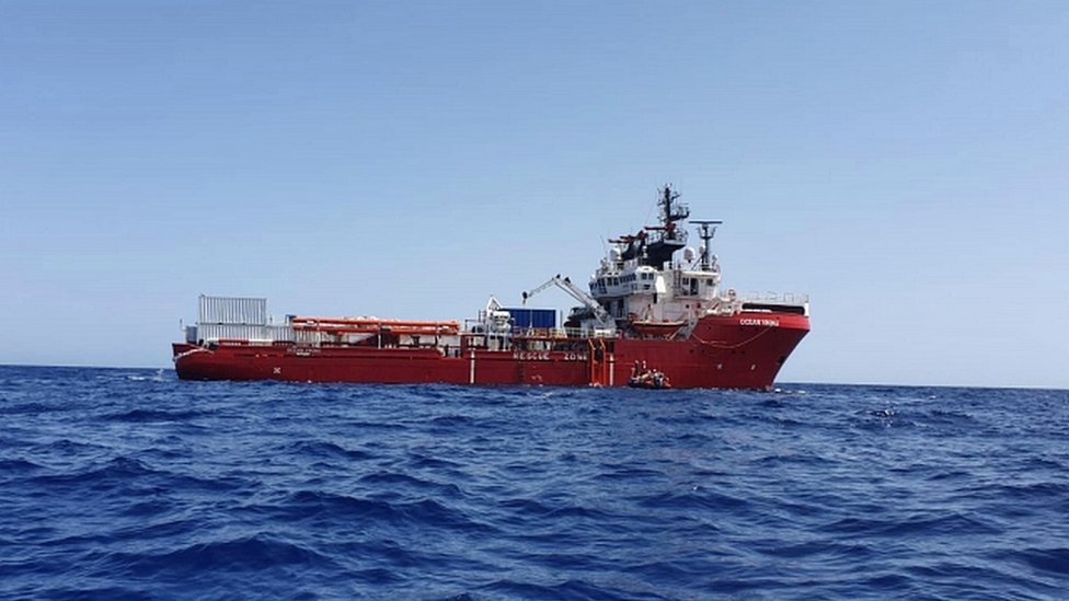 Раздаточная фотография, предоставленная неправительственной организацией Medecins Sans Frontieres (MSF), демонстрирующая судно Ocean Viking в море 23 августа 2019 года