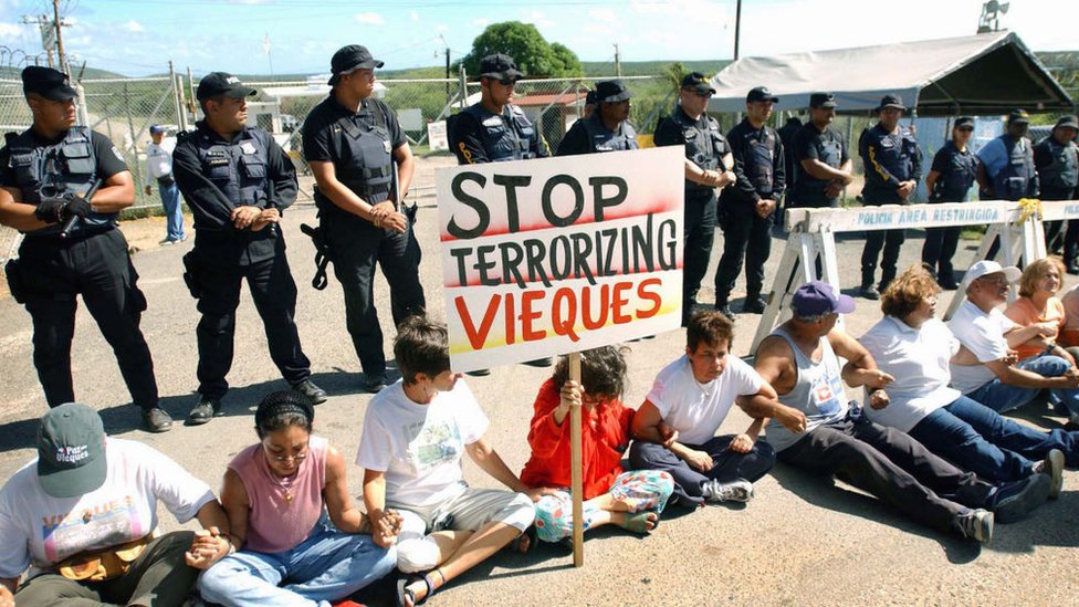 Manifestación en Vieques pidiendo la salida de la Marina de Estados Unidos.