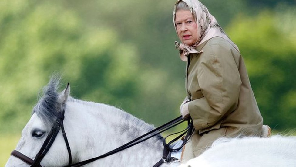 Kraljica, strastvena trkačica i jahačica, takođe je uzgajala konje u ergeli u Sandringemu