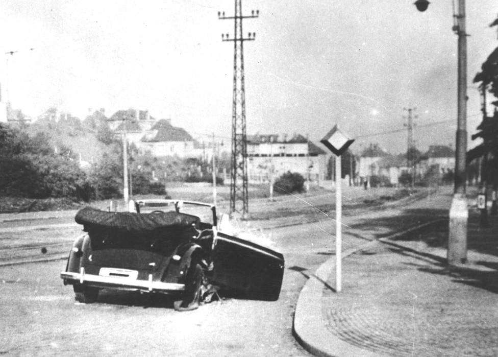 Разбитый «Мерседес» Гейдриха после засады в 1942 году (фото: любезно предоставлено Ярославом Цванкара)