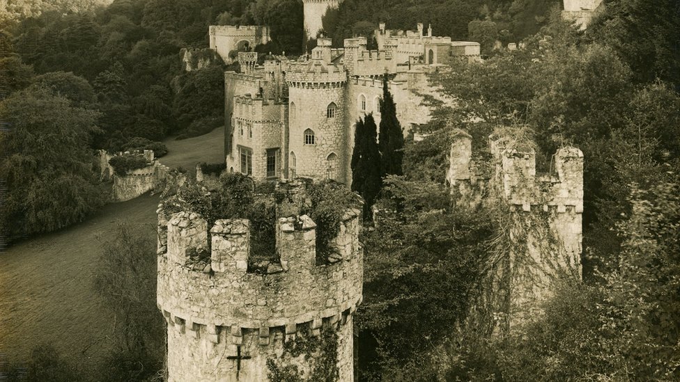Замок 1920-х годов, когда это был величественный дом