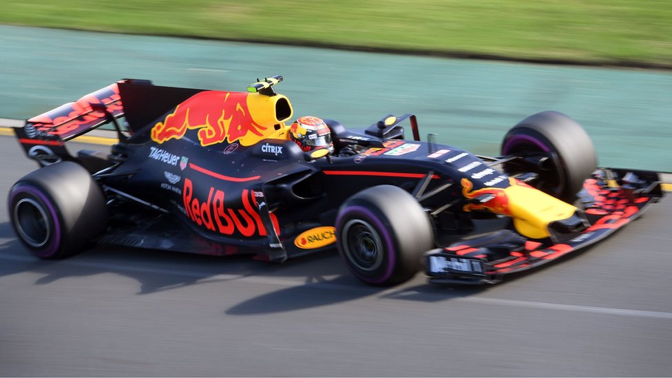 Red Bull patrocina equipos de Fórmula Uno y la marca se ha convertido en un éxito global. Auto Red Bull