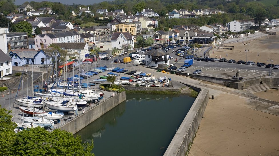 Saundersfoot beach bought by group of five BBC News
