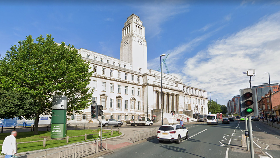 Leeds university: More than 550 coronavirus cases - BBC News