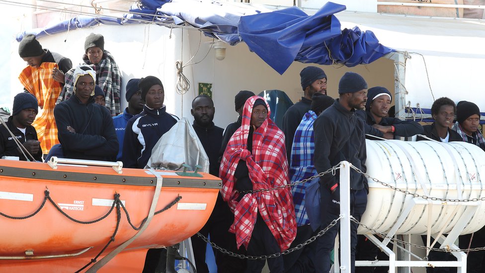 Bir gemide göçmenler