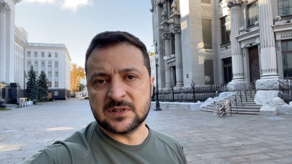 Zelensky neste 10 de outubro na rua para falar com seus cidadãos após os ataques russos