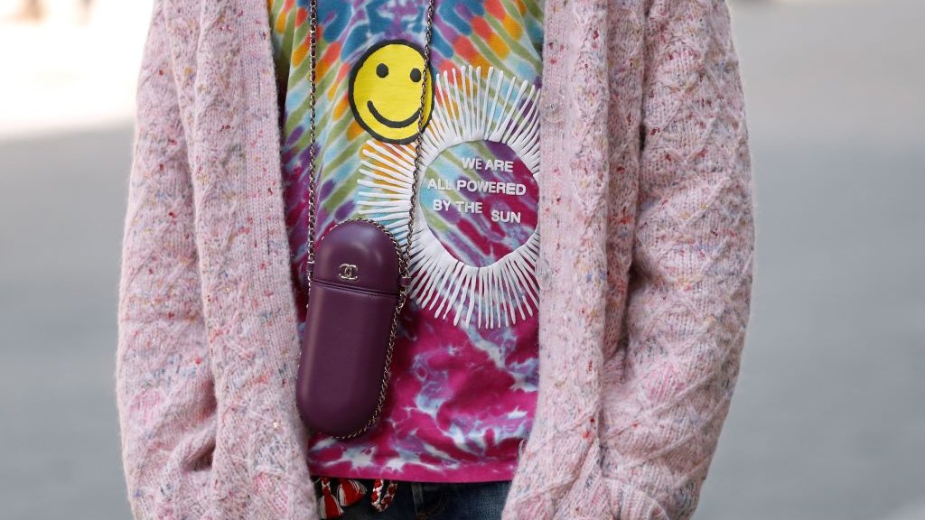 Why is the manbag on the rise? - BBC News