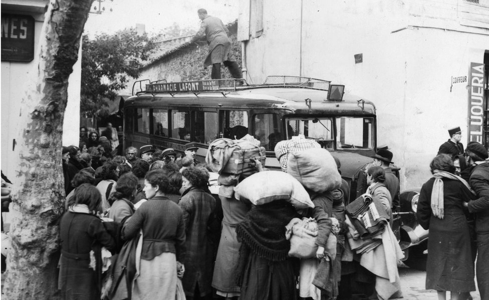 Izbeglice su očajnički žurile da pređu u Španiju dok su nacisti nadirali