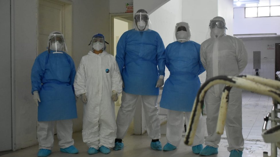 Trabajadores del hospital San Rafael en Leticia, Colombia