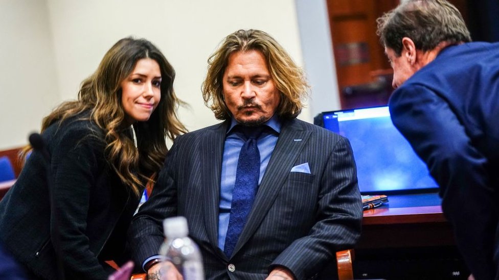 Johnny Depp huddles with his legal team