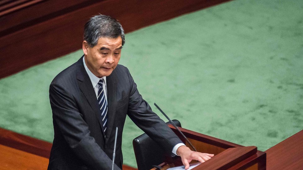 香港輿論認為梁振英想再次當特首，但他未正式公布。