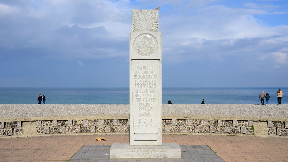 Aniversario del desembarco en Normandia _107253592_2-1
