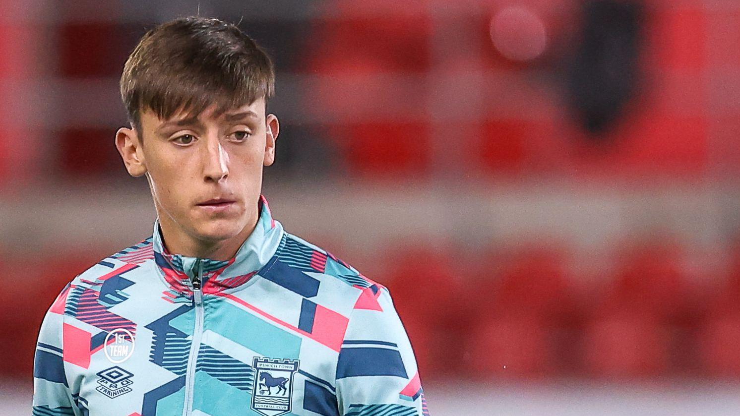 Cameron Humphreys: Ipswich Town midfielder joins Wycombe Wanderers on loan - BBC Sport