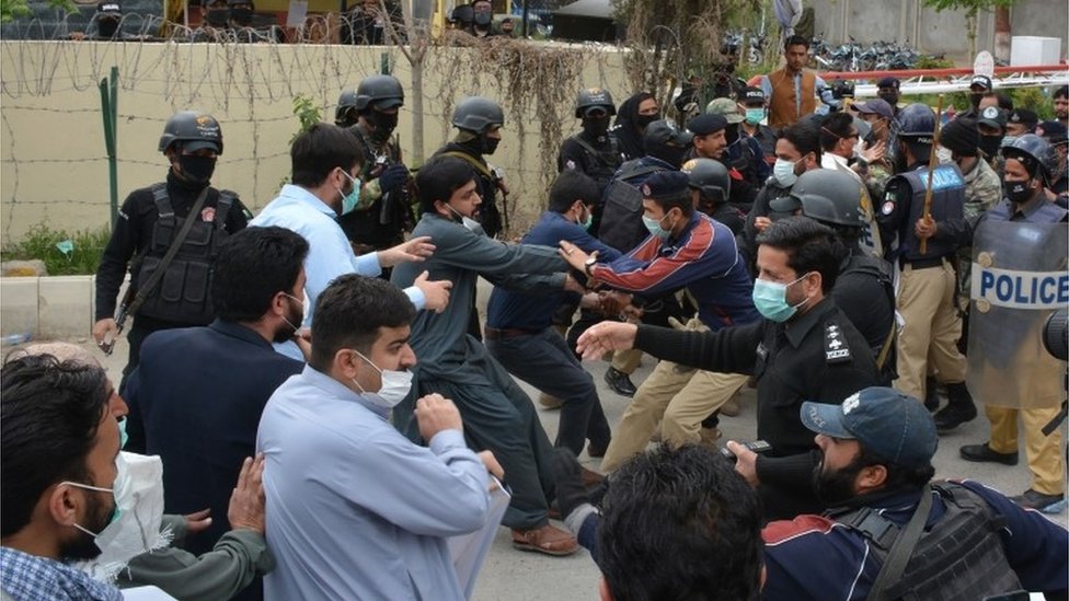 Столкновения полиции и протестующих врачей в Кветте, 6 апреля 2020 г.