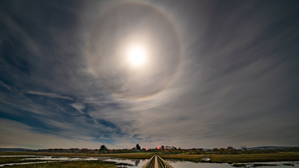 A rainbow ring around the sun Sun halo - Stock Photo [93798930] - PIXTA