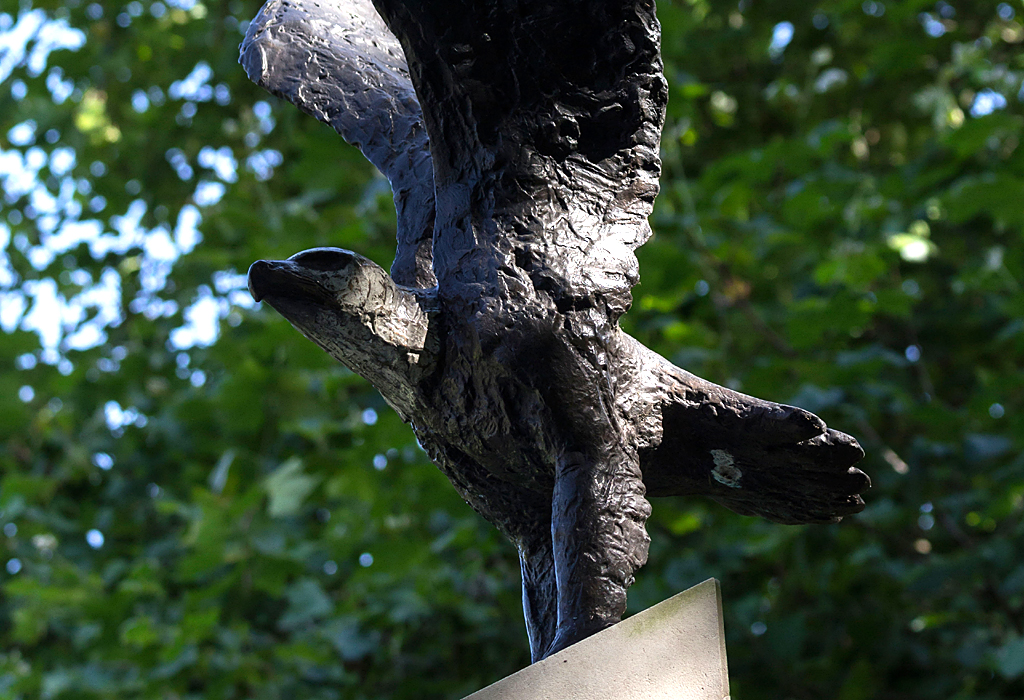 Мемориал «Орлиной эскадрильи», автор - Элизабет Фринк, 1985 - Сады Гросвенор-сквер, Лондон