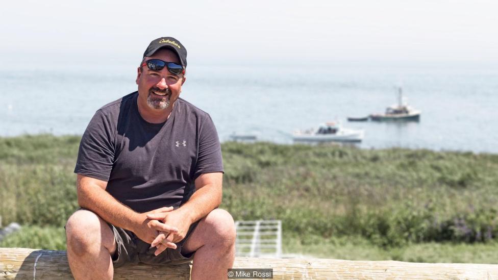 Anthony Ross pasa casi un mes en la isla, al igual que su hermano, con la misión de proteger la isla de las amenazas naturales y humanas. Anthony Ross en Machias Seal Foto: Mike Rossi