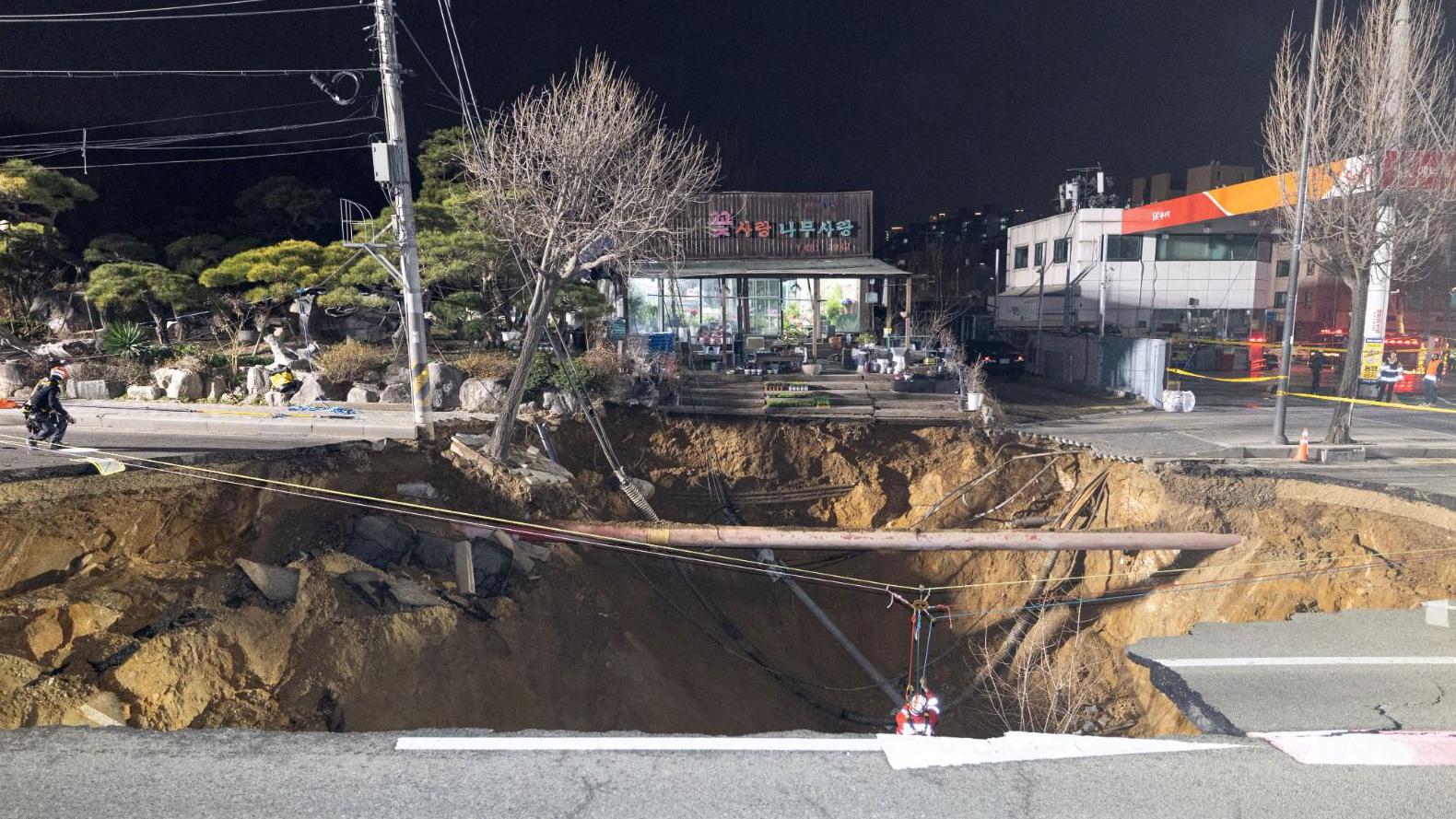 South Korea: Man swallowed by sinkhole in Seoul found dead
