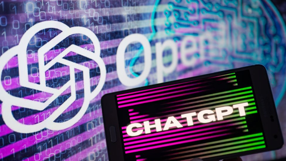 ChatGPT背景和OpenAI標識