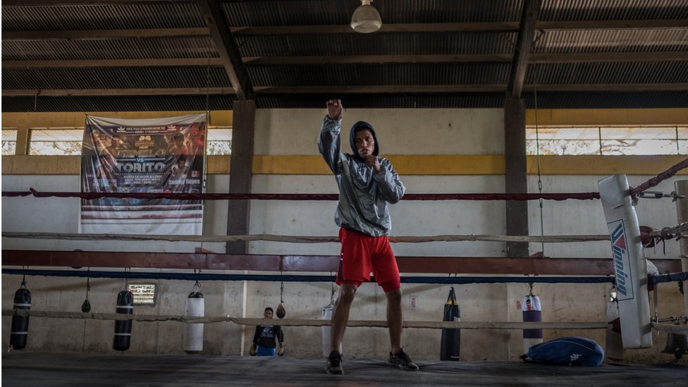 Никарагуанский боксер Робин Замора на тренировке перед матчем
