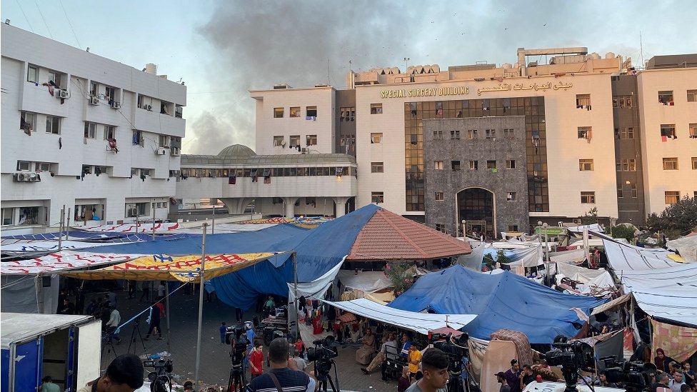 Dim iznad bolnice Al-šifa u gradu Gazi