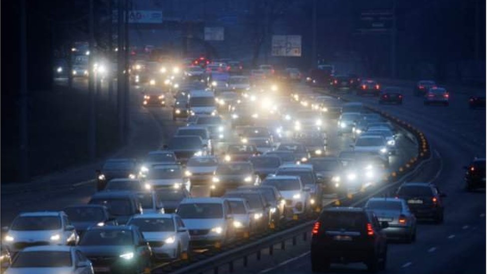 Cars queue to exit Kyiv in the early morning of Thursday