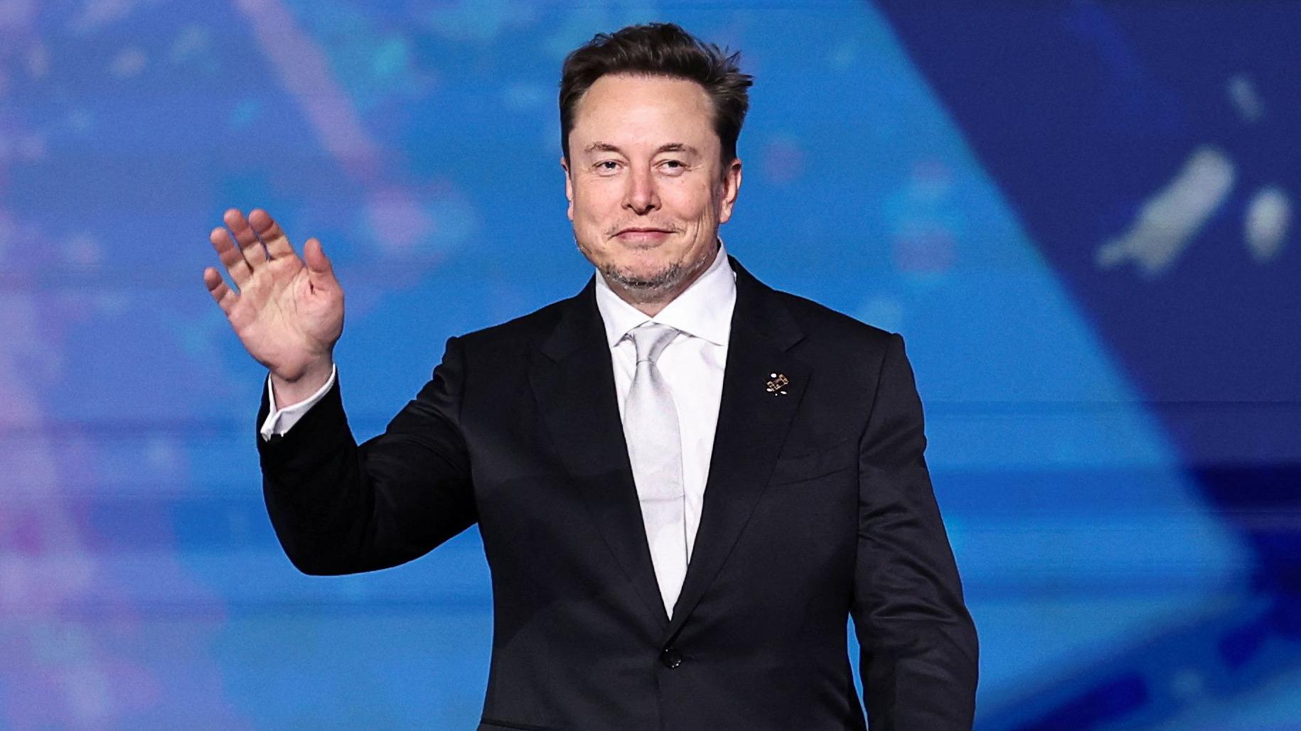 Musk threatens Apple and calls OpenAI boss a liar as feud deepens