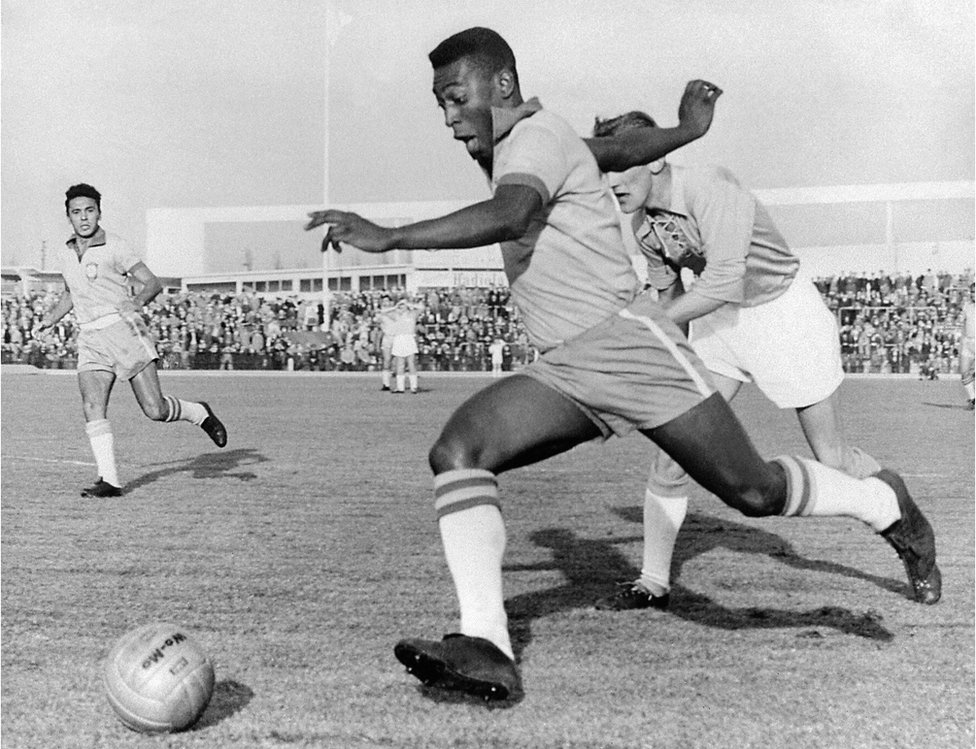 Pele playing for Brazil in 1960