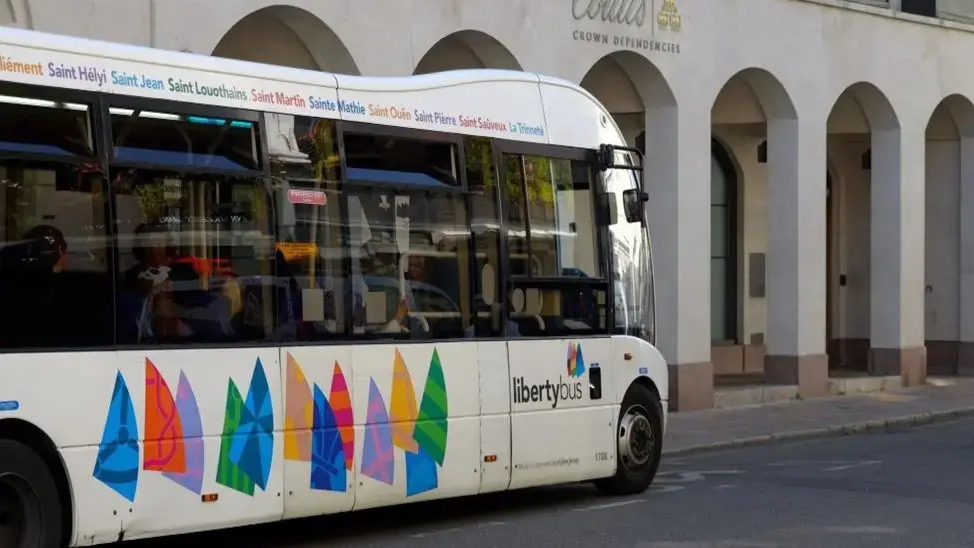 New east to west bus route to be trialled in Jersey